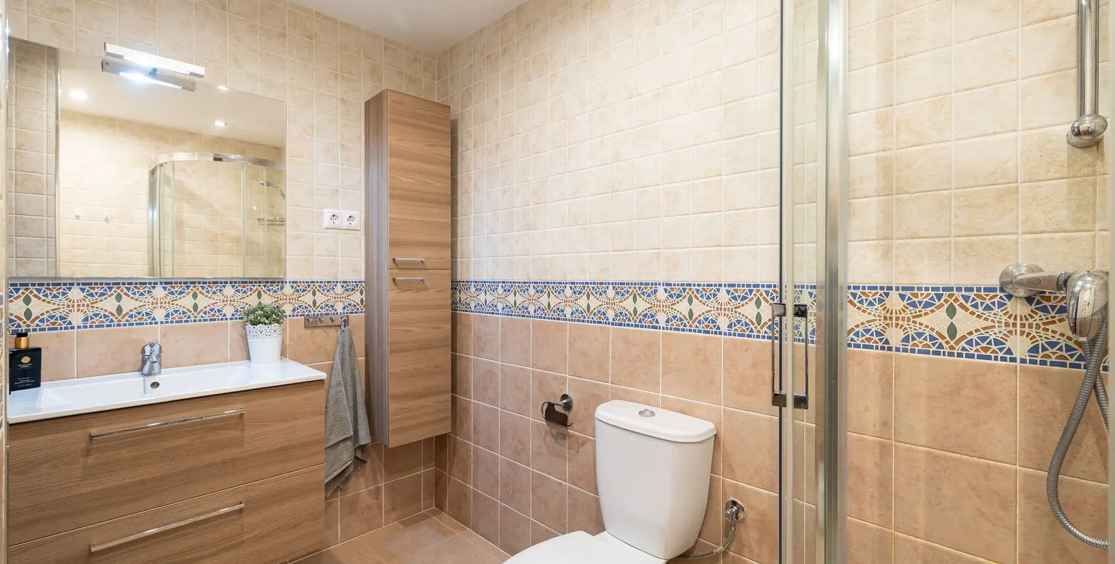 Sale of middle floor apartment in Benalmadena Costa 15