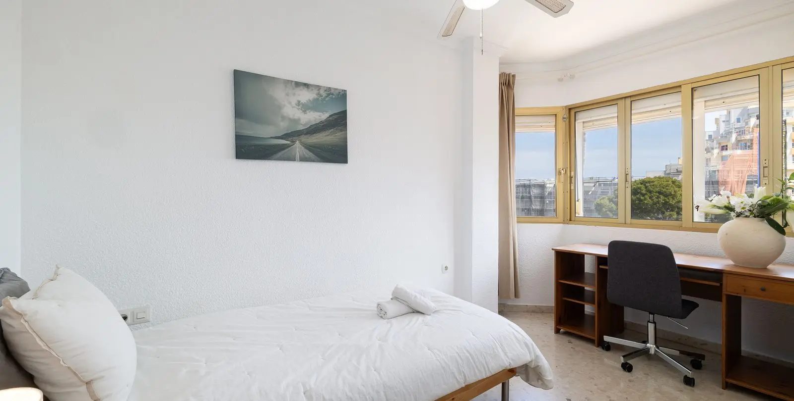 Sale of middle floor apartment in Benalmadena Costa 17