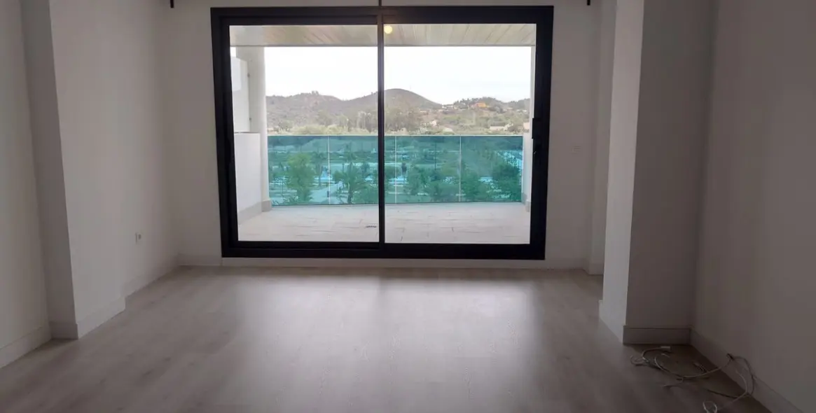 Venta de apartamento en planta media en Las Lagunas 3