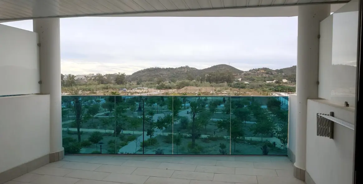 Venta de apartamento en planta media en Las Lagunas 4