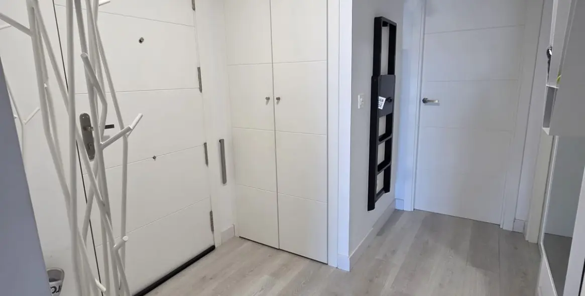 Venta de apartamento en planta media en Las Lagunas 6