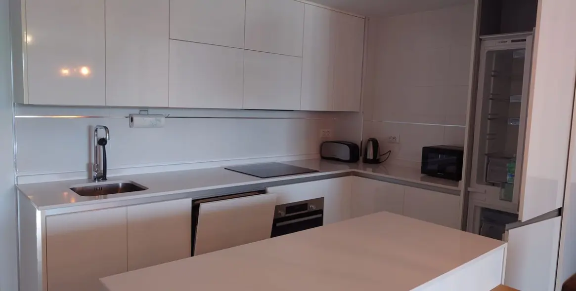 Venta de apartamento en planta media en Las Lagunas 7