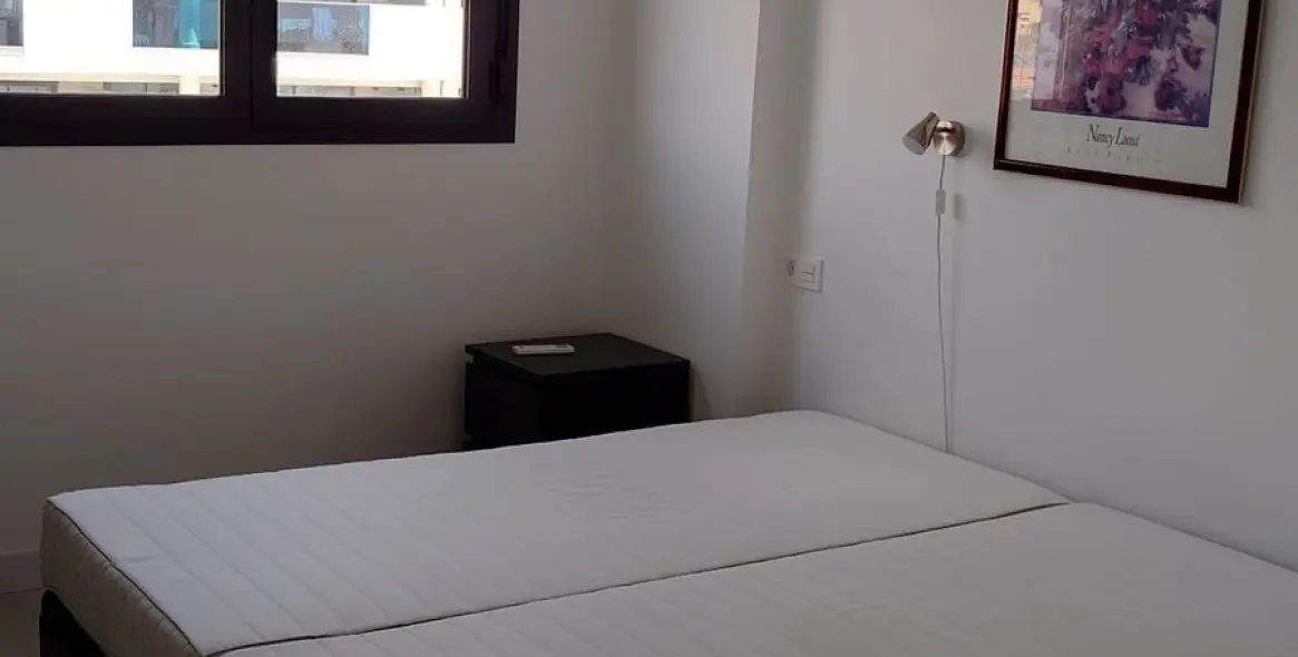 Venta de apartamento en planta media en Las Lagunas 10