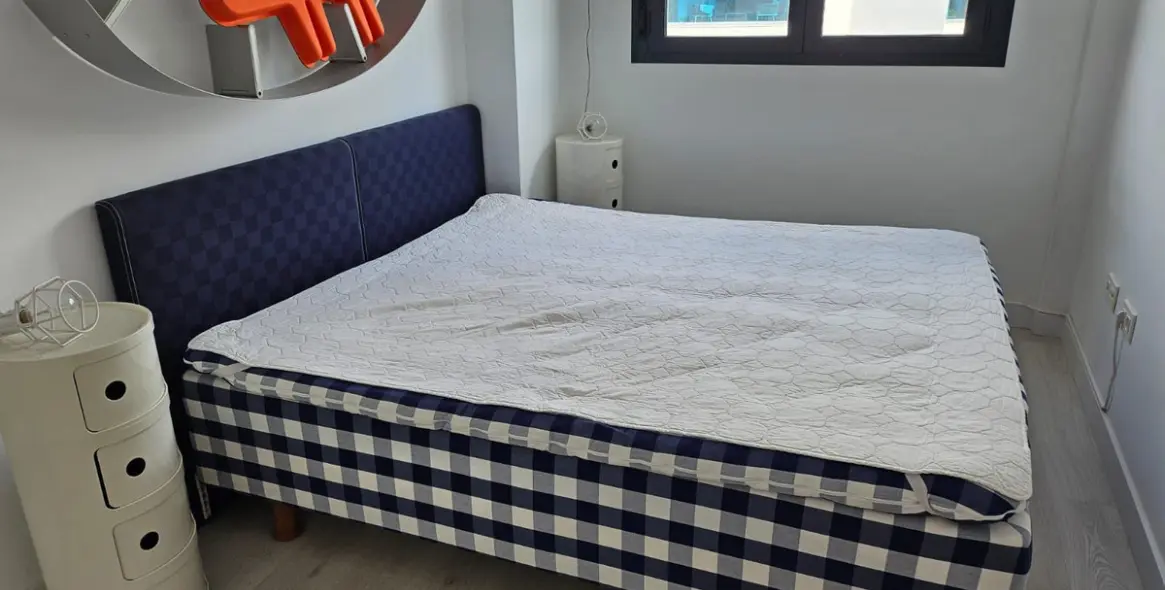 Venta de apartamento en planta media en Las Lagunas 11