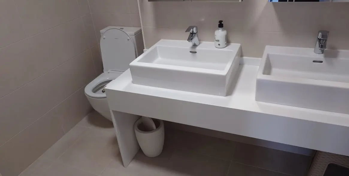 Venta de apartamento en planta media en Las Lagunas 12