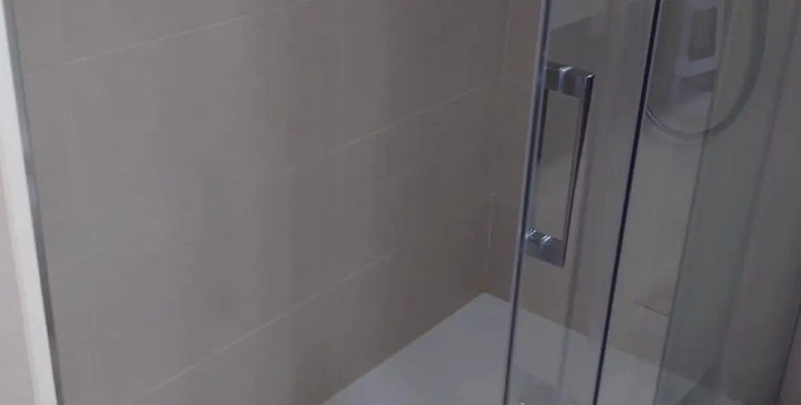 Venta de apartamento en planta media en Las Lagunas 13