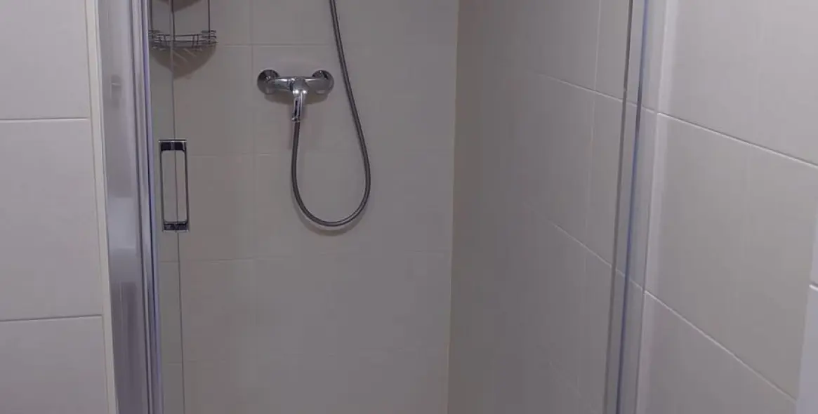 Venta de apartamento en planta media en Las Lagunas 14