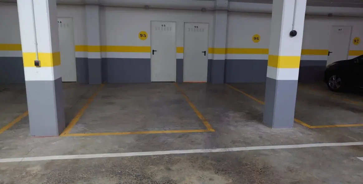 Venta de apartamento en planta media en Las Lagunas 16