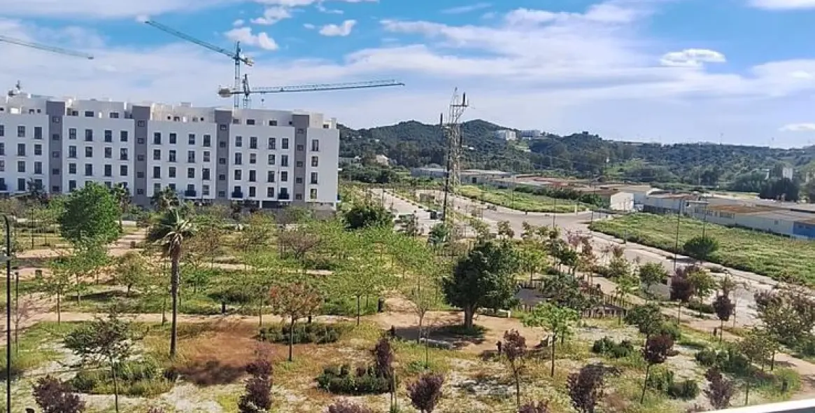 Venta de apartamento en planta media en Las Lagunas 17