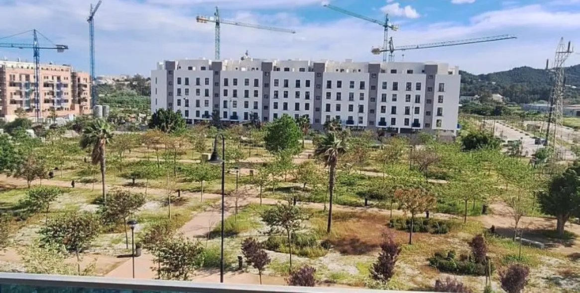 Venta de apartamento en planta media en Las Lagunas 19