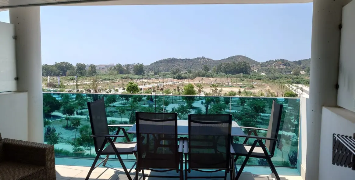 Venta de apartamento en planta media en Las Lagunas 20