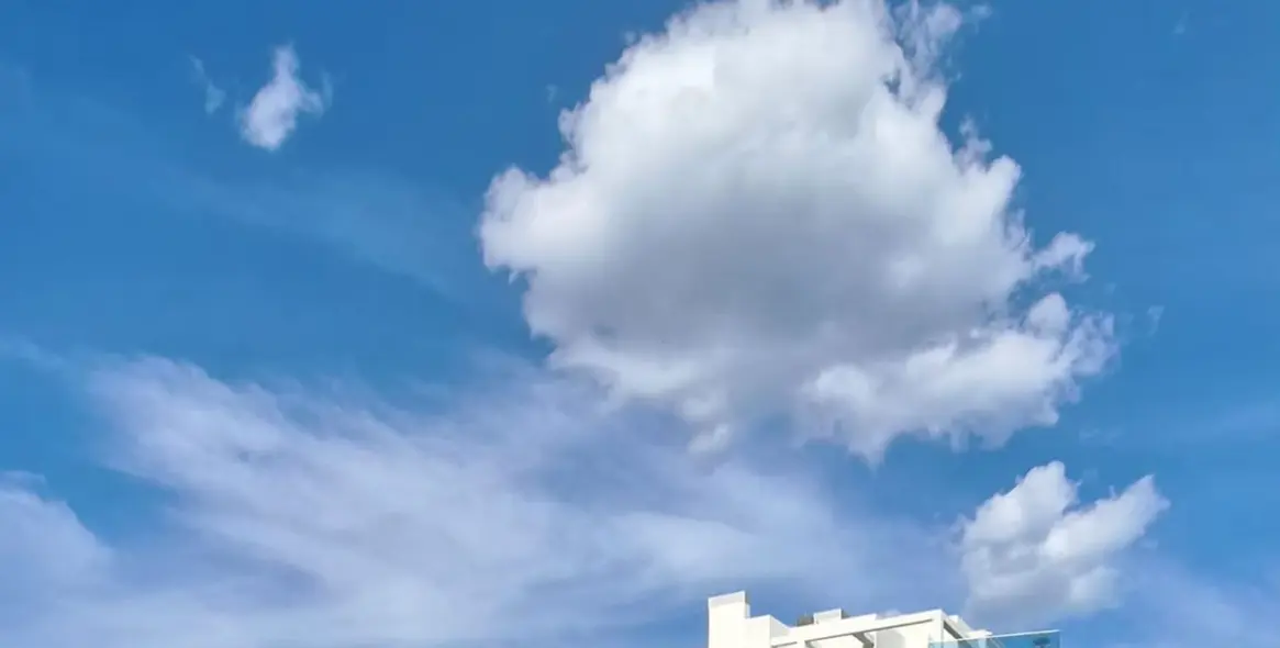 Venta de apartamento en planta media en Las Lagunas 21