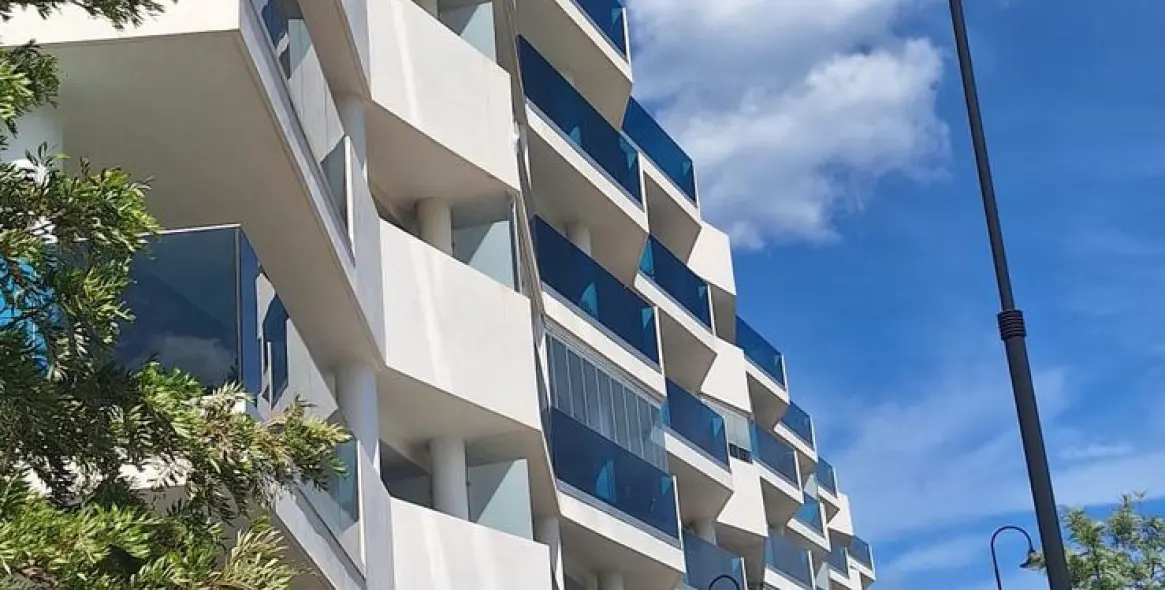 Venta de apartamento en planta media en Las Lagunas 22