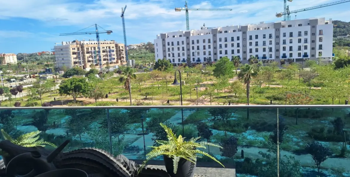 Venta de apartamento en planta media en Las Lagunas 23