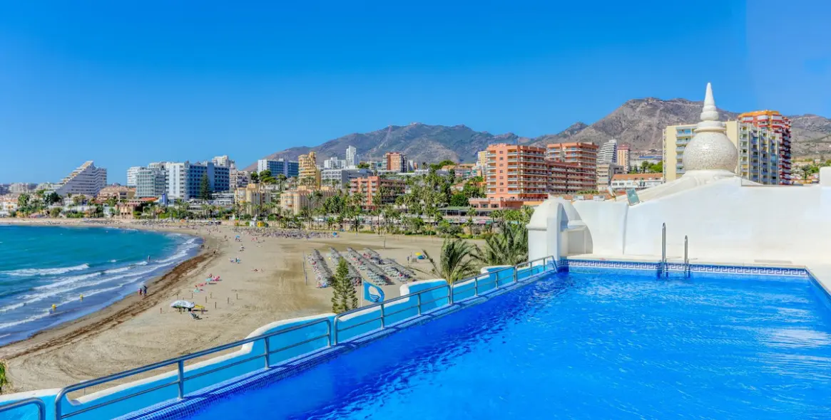 Venta de apartamento en planta media en Benalmadena Costa 1