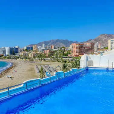 Venta de apartamento en planta media en Benalmadena Costa