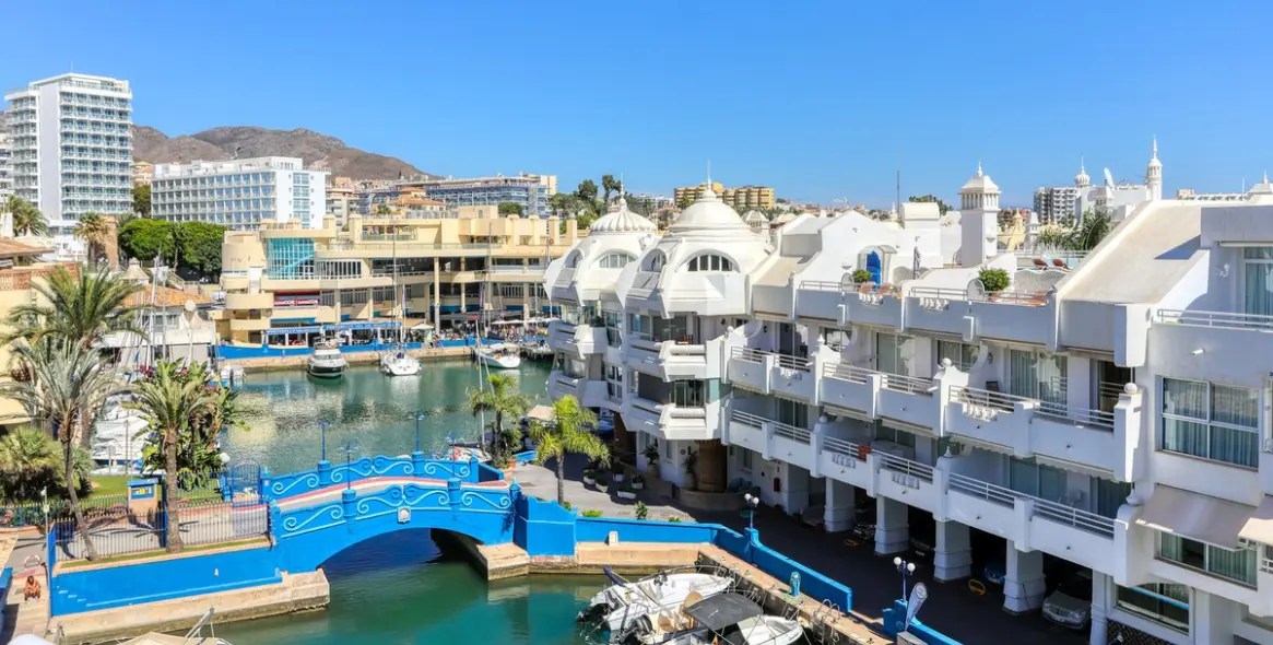 Venta de apartamento en planta media en Benalmadena Costa 3