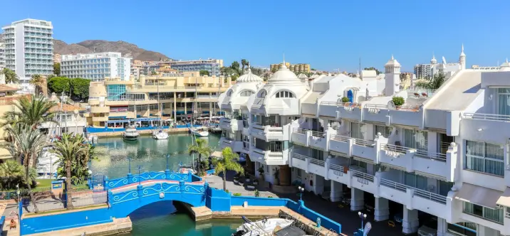 Venta de apartamento en planta media en Benalmadena Costa 2