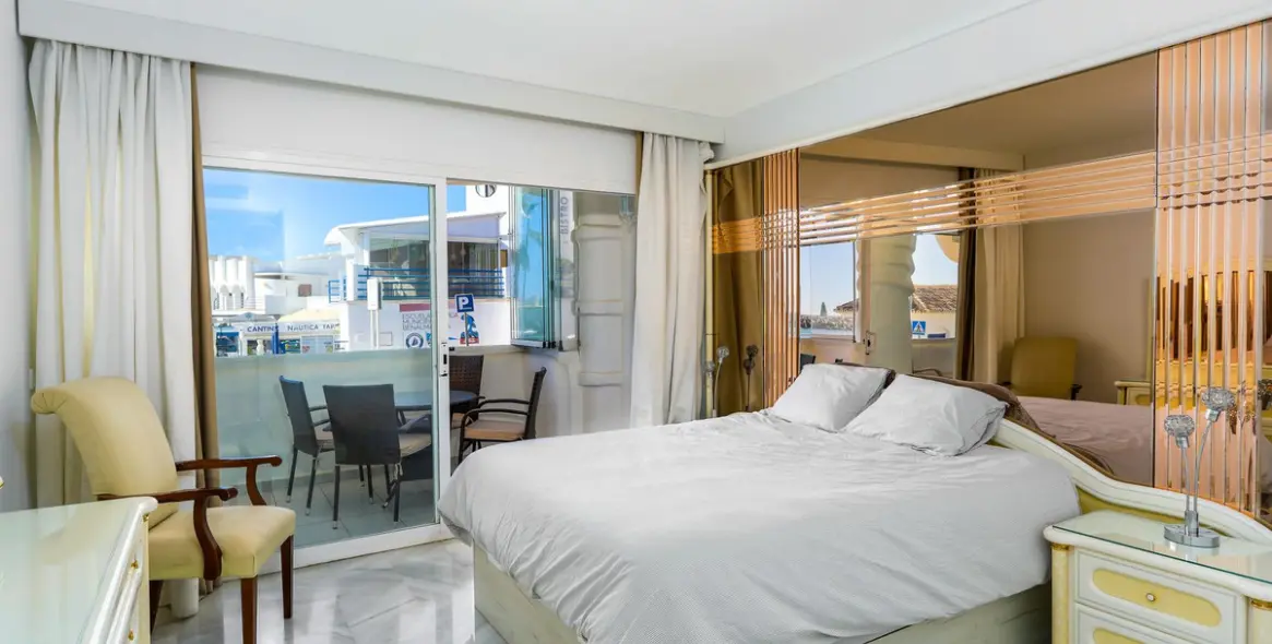 Venta de apartamento en planta media en Benalmadena Costa 8