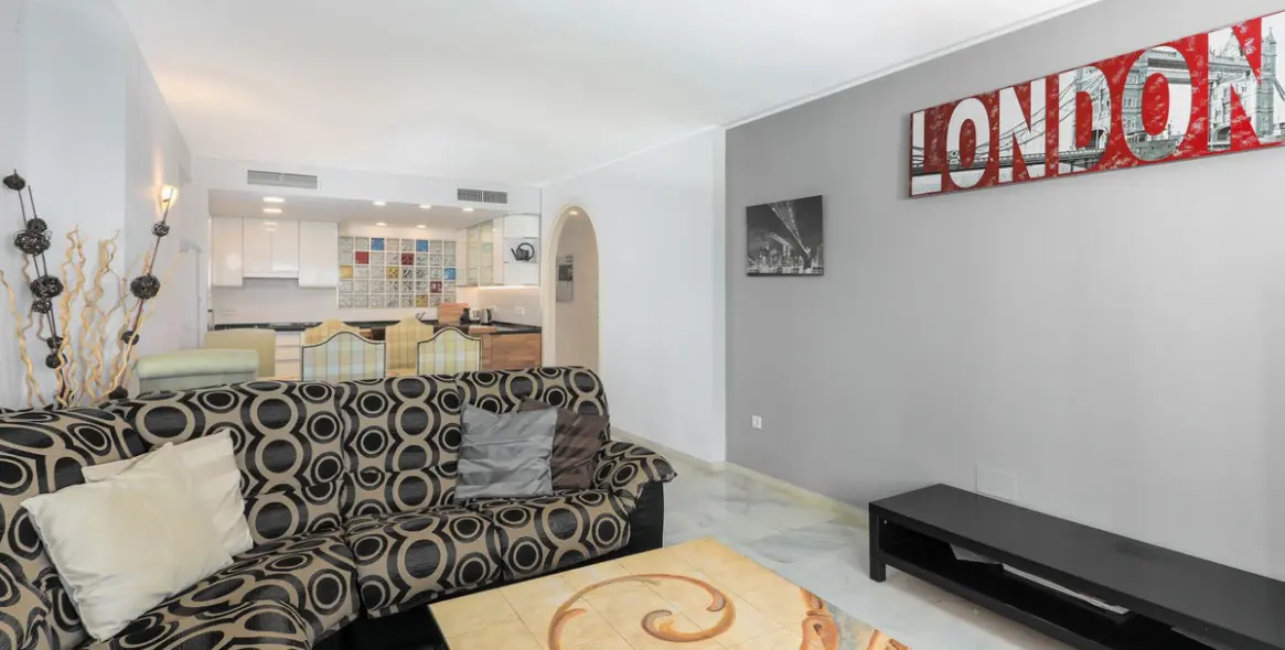 Venta de apartamento en planta media en Benalmadena Costa 20