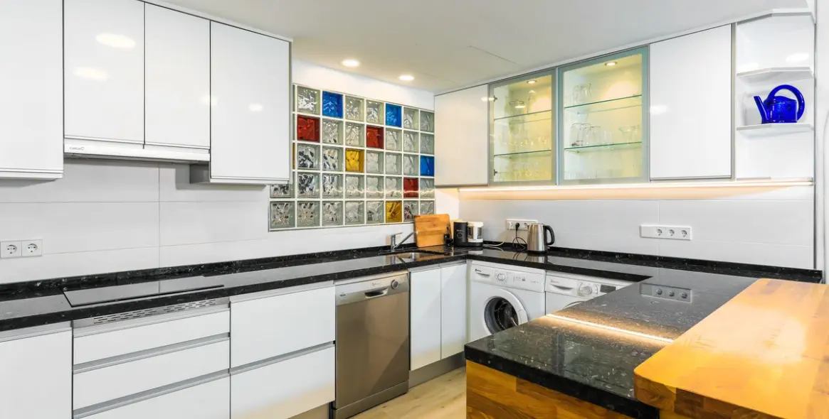 Venta de apartamento en planta media en Benalmadena Costa 23