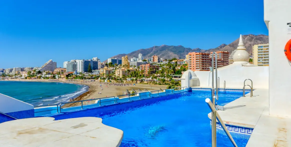 Venta de apartamento en planta media en Benalmadena Costa 25