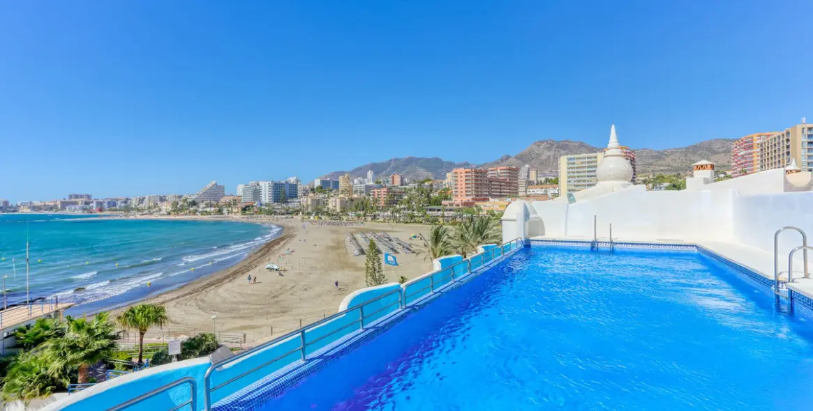 Venta de apartamento en planta media en Benalmadena Costa 26