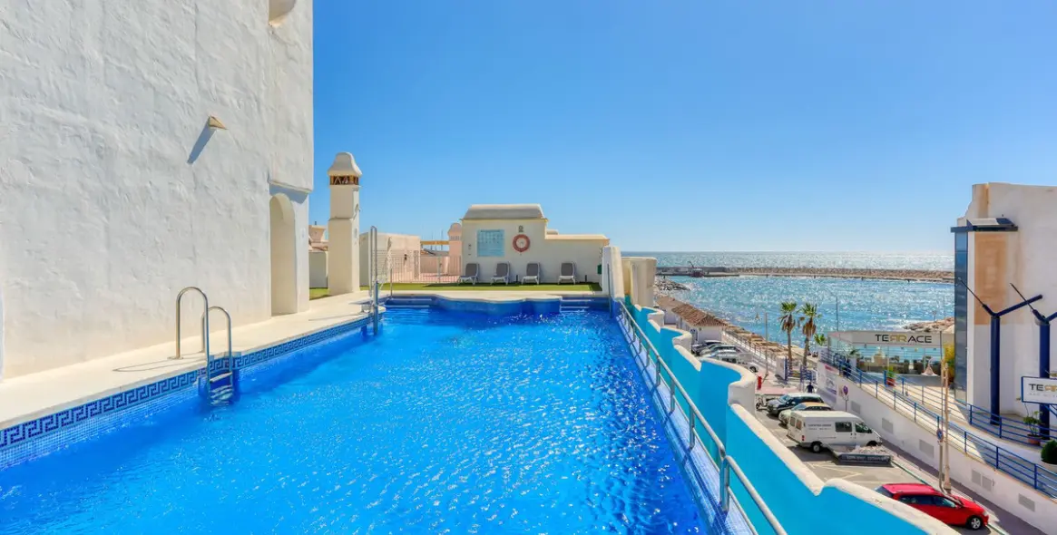 Venta de apartamento en planta media en Benalmadena Costa 28