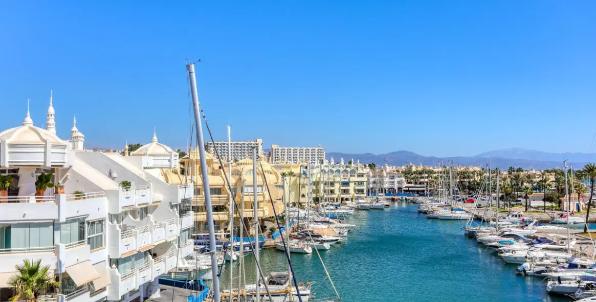 Venta de apartamento en planta media en Benalmadena Costa 35