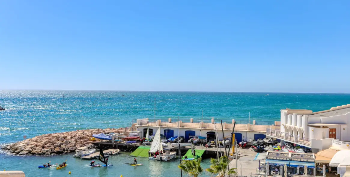 Venta de apartamento en planta media en Benalmadena Costa 36