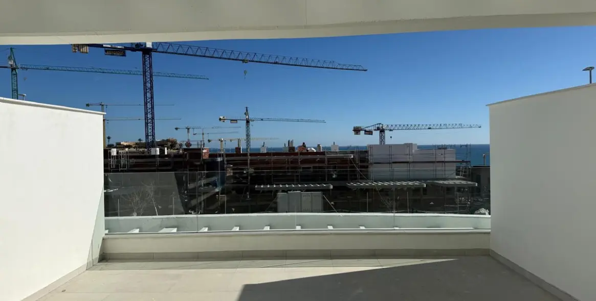 Venta de apartamento en planta media en La Cala de Mijas 4