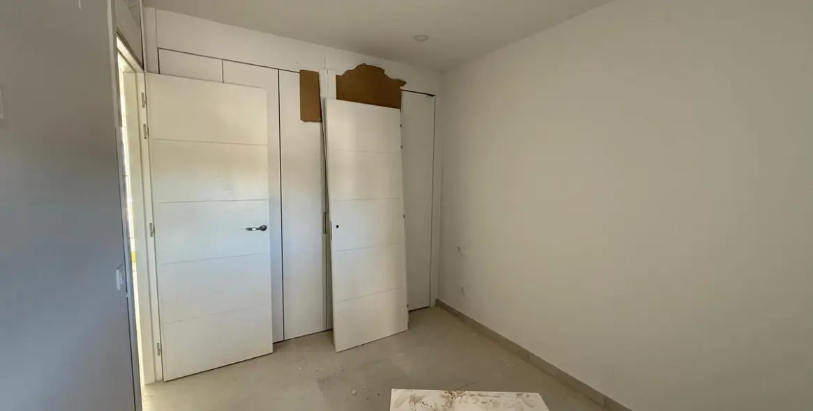 Venta de apartamento en planta media en La Cala de Mijas 9