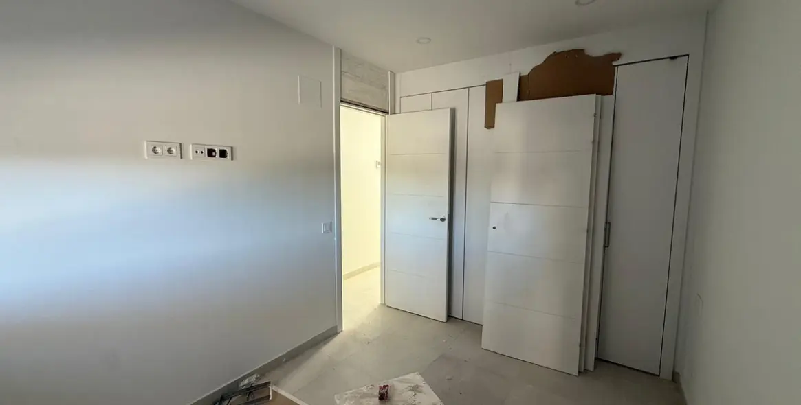 Venta de apartamento en planta media en La Cala de Mijas 10