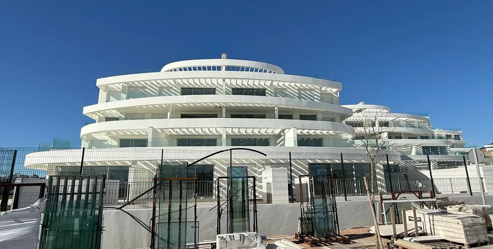 Sale of middle floor apartment in La Cala de Mijas 1