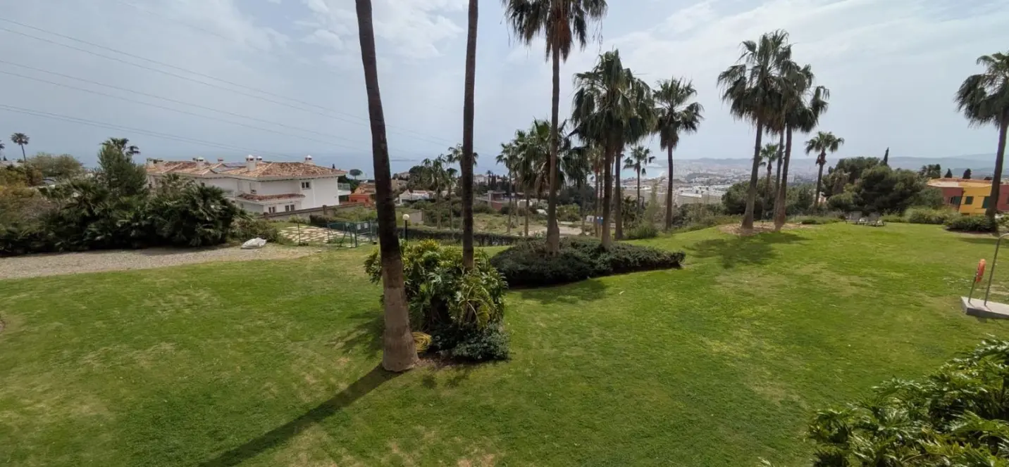 Sale of middle floor apartment in Benalmadena 2