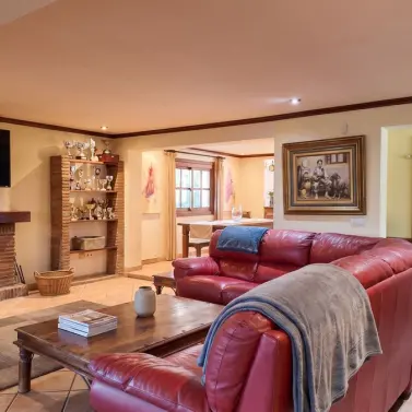 Sale of detached villa in Estepona