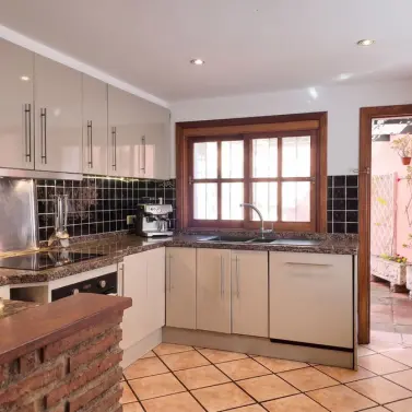 Sale of detached villa in Estepona