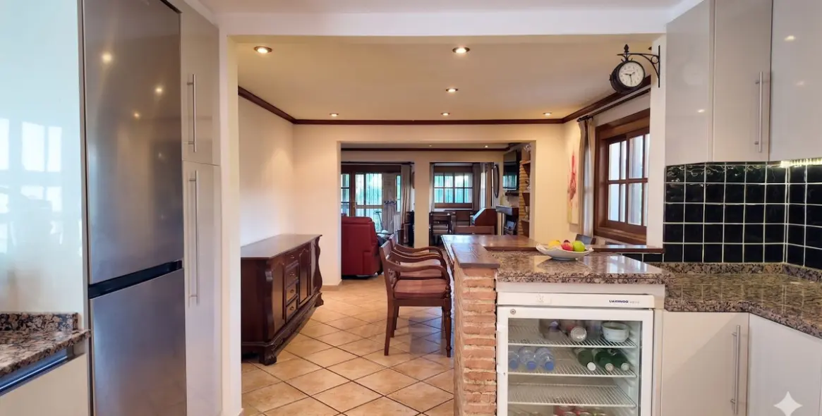 Sale of detached villa in Estepona 6