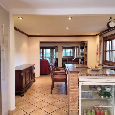 Sale of detached villa in Estepona