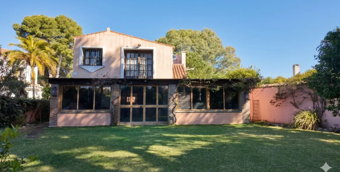 Sale of detached villa in Estepona 9