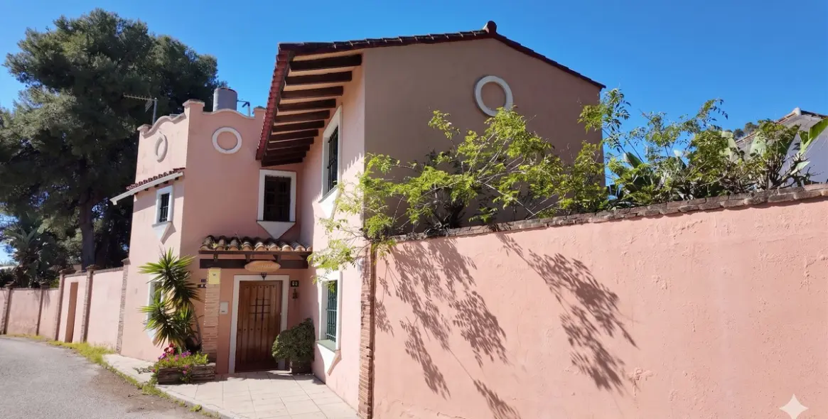 Sale of detached villa in Estepona 21