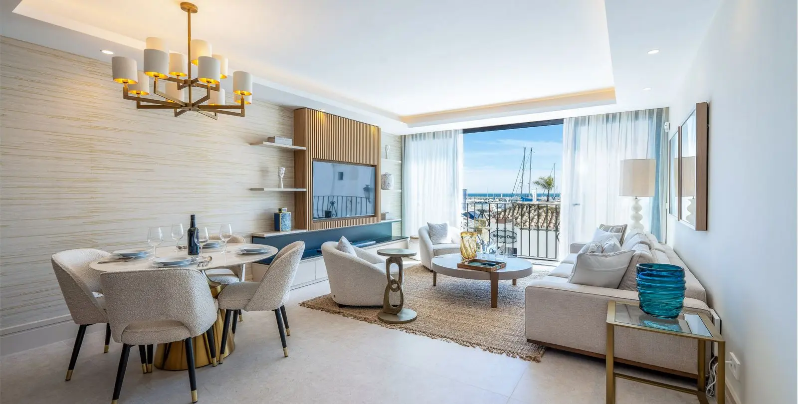 Venta de apartamento en planta media en Puerto Banús 1