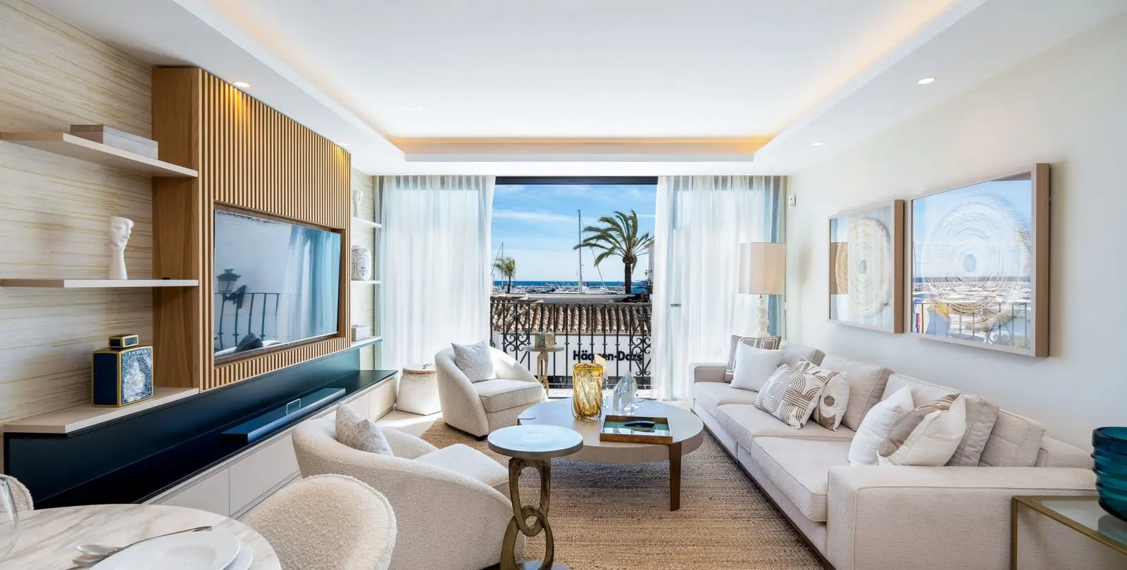 Venta de apartamento en planta media en Puerto Banús 3