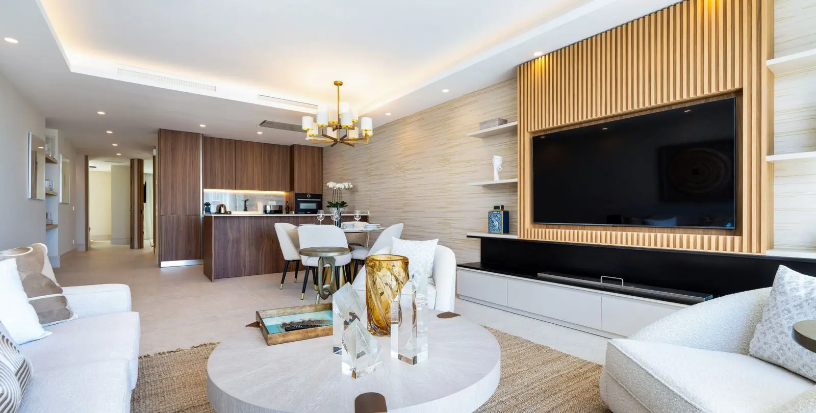 Venta de apartamento en planta media en Puerto Banús 5