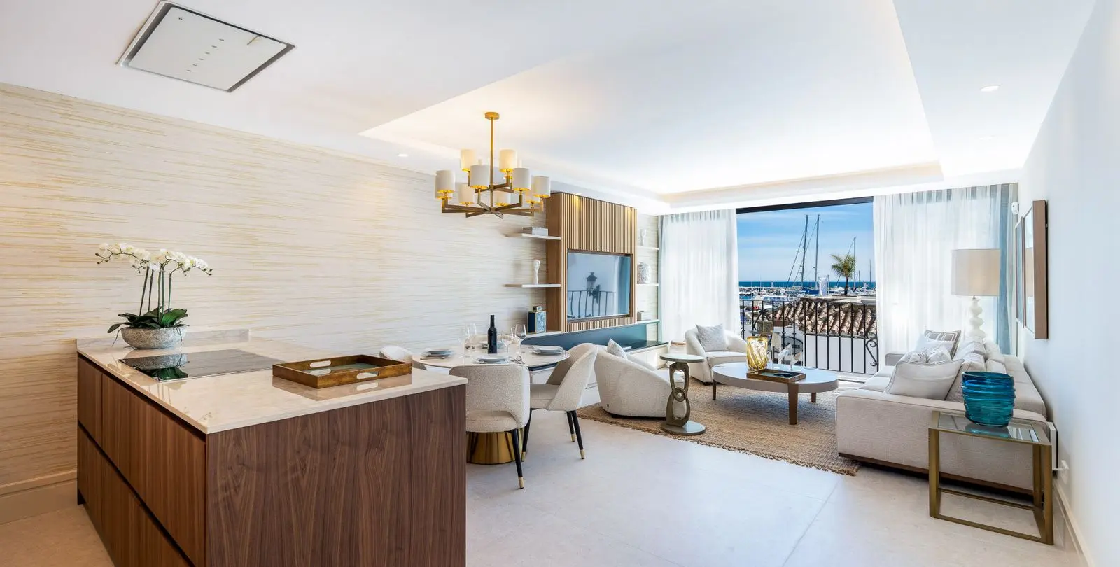 Venta de apartamento en planta media en Puerto Banús 6