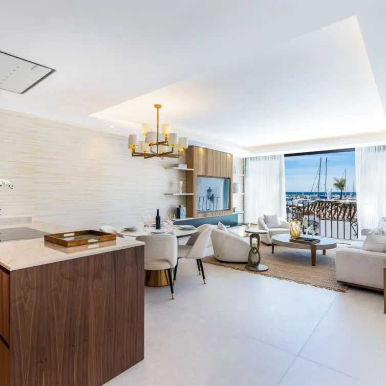 Venta de apartamento en planta media en Puerto Banús