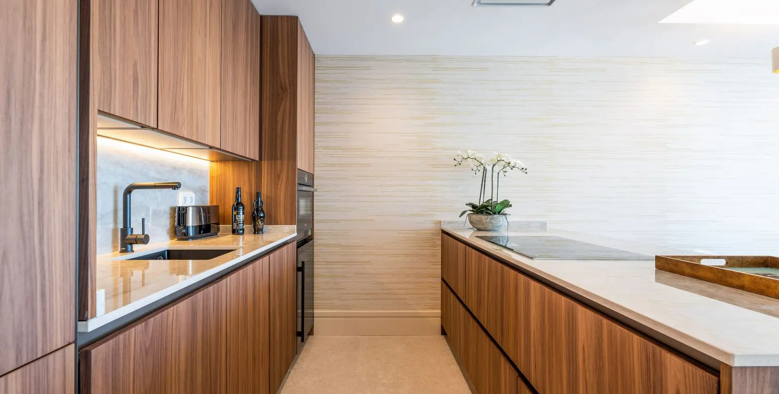 Venta de apartamento en planta media en Puerto Banús 7