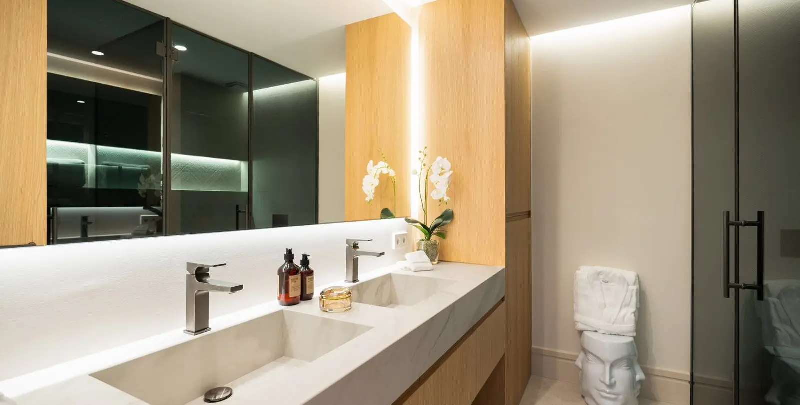 Venta de apartamento en planta media en Puerto Banús 10