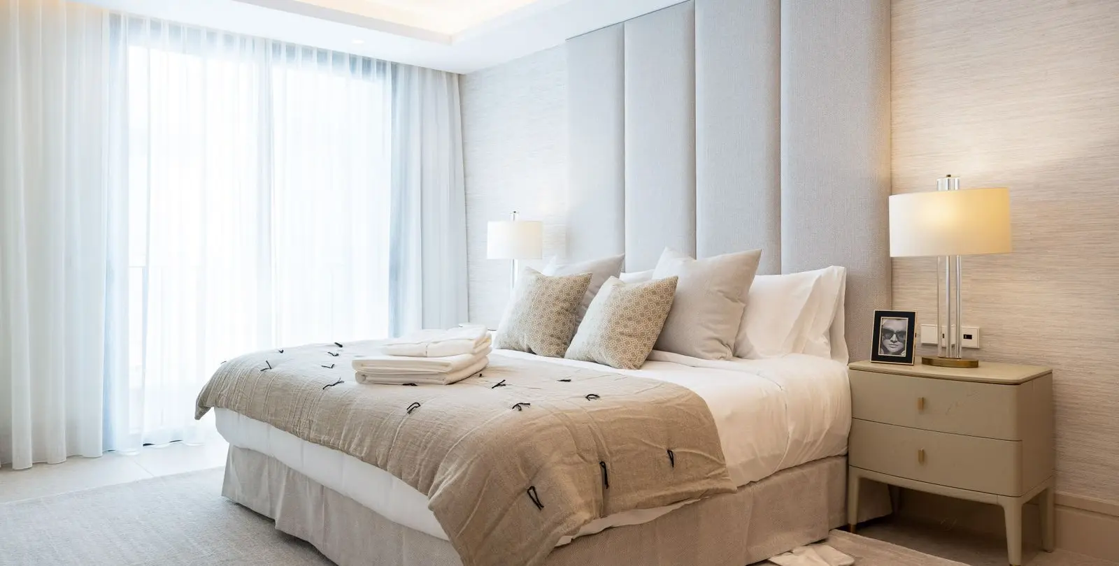 Venta de apartamento en planta media en Puerto Banús 11