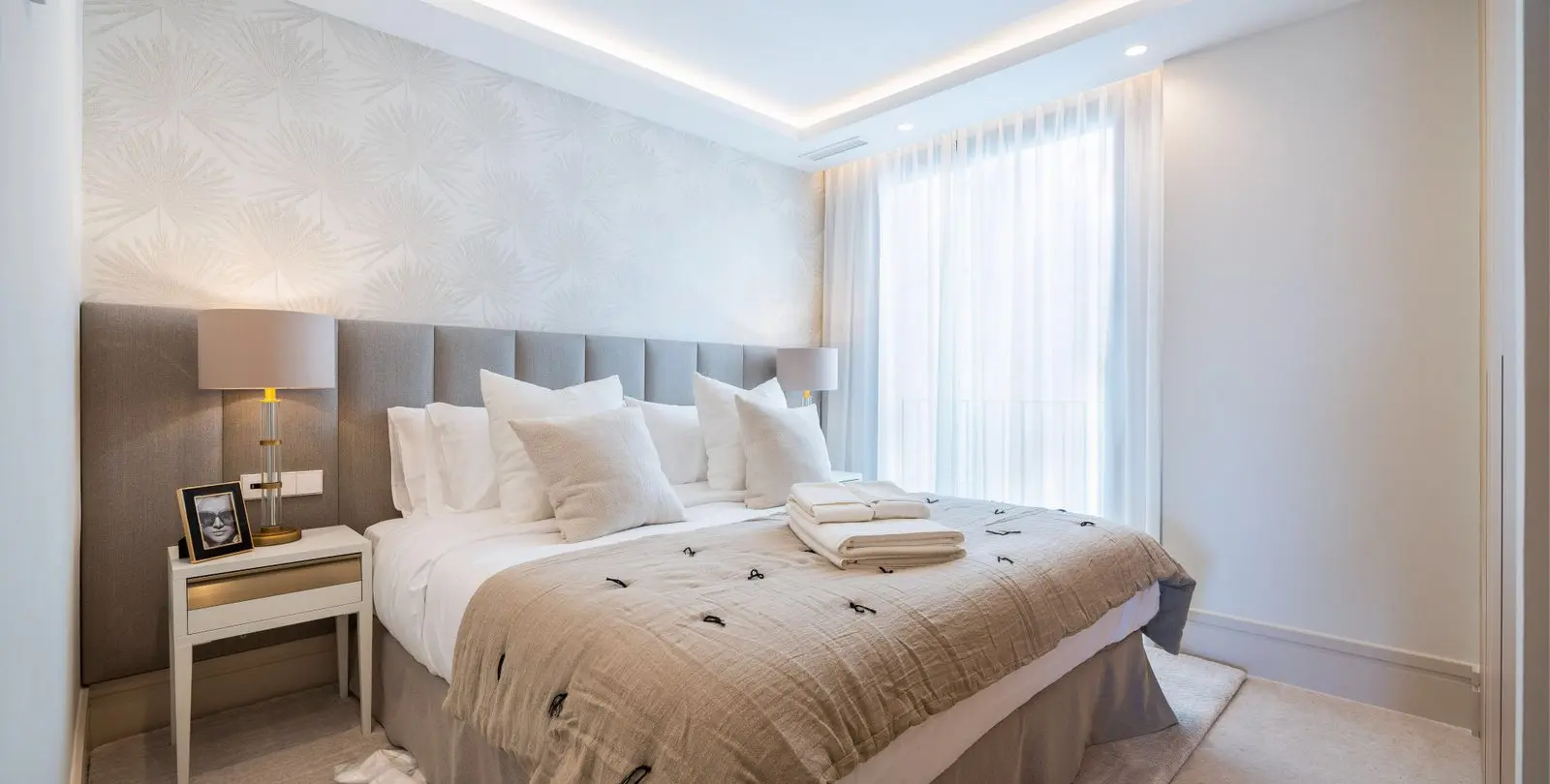 Venta de apartamento en planta media en Puerto Banús 13